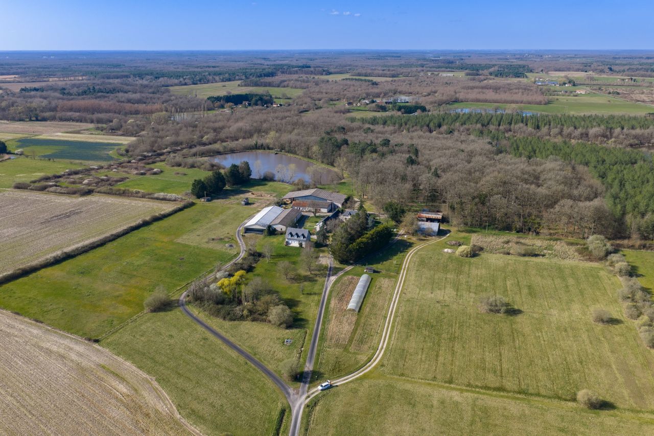 Vente Propriété Courmemin 10&nbsp;Pièces 3000&nbsp;m²